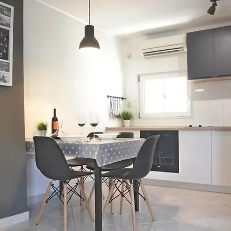 Beg-1 By Interhome Mundanije