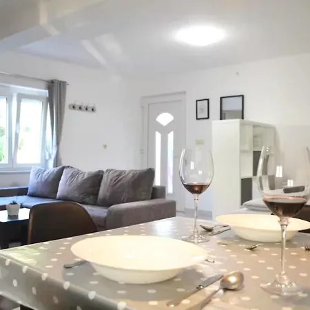 Διαμέρισμα Beg-1 By Interhome Mundanije