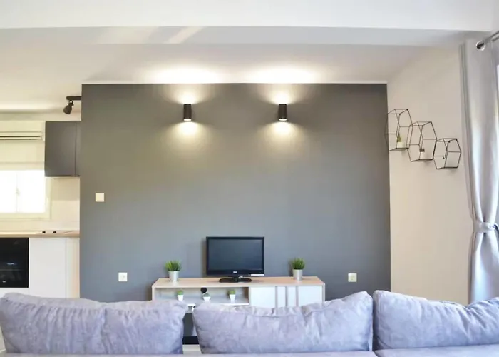 Beg-1 By Interhome *